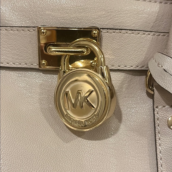 Michael Kors Hamilton Crossbody -Cream - Picture 2 of 9